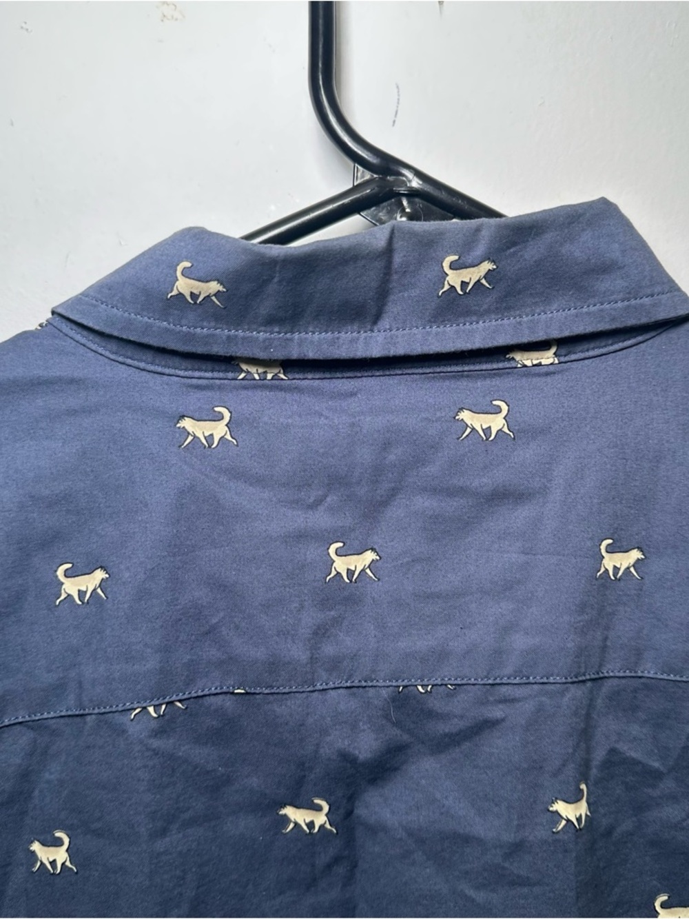Banana Republic Untucked Novelty Wolf Print Button Up Shirt Blue Organic Cotton - Picture 16 of 16